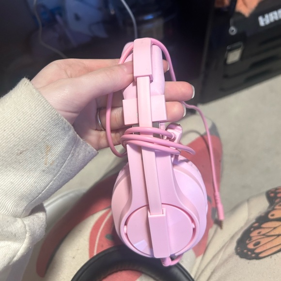 headphones that i didn’t like personally. - Picture 3 of 3